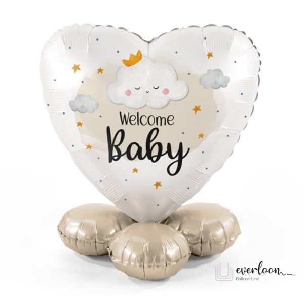 hartvormige folieballon zilver met kleine details en wolkjes en tekst 'welcome baby' die staat op 3 beige kleine ronde folieballonnen op een witte achtergrond